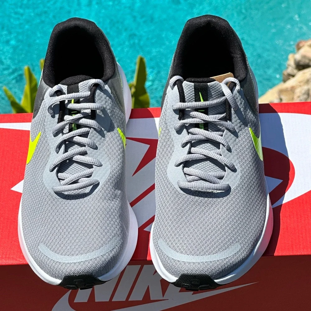 NEW Nike Revolution 7 Reflecting Casual Sneaker - US Size Mens 10.5 | Womens 12